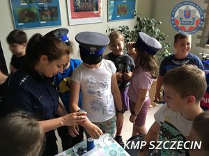 Wspólna kontrola Policji z Sanepidem, by dzieci spędzały półkolonie bezpiecznie